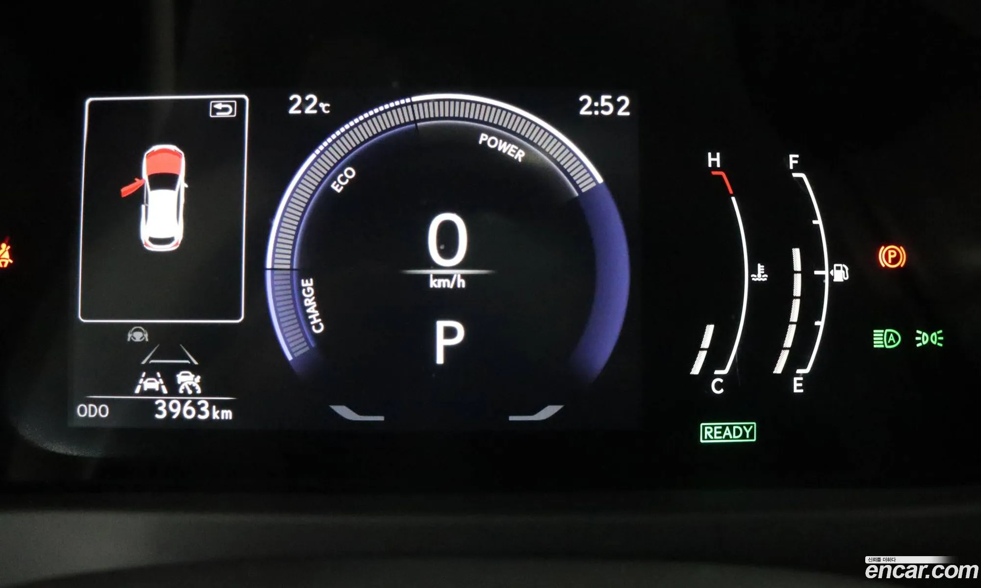 Lexus UX300h 2025 — 3
