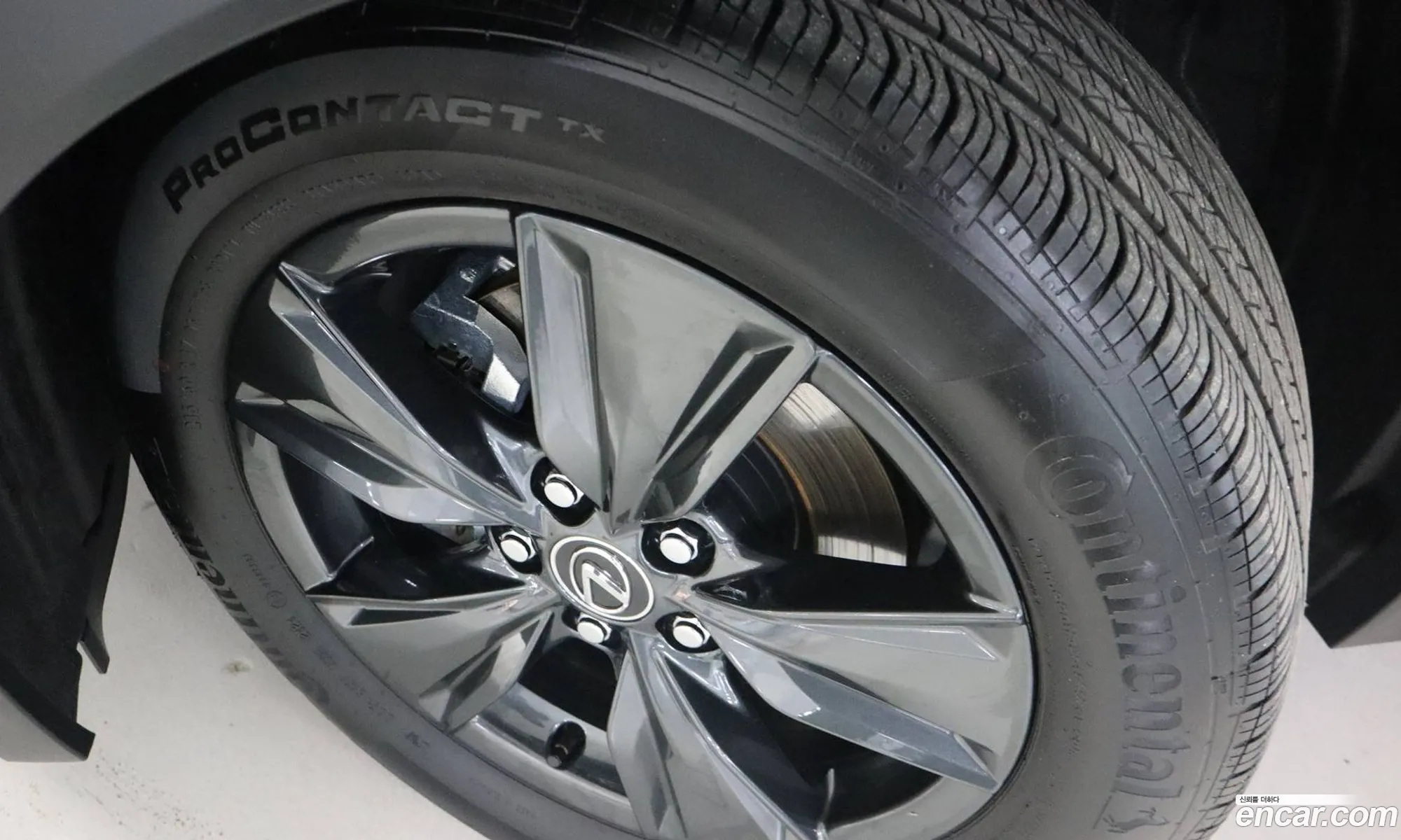 Lexus UX300h 2025 — 8
