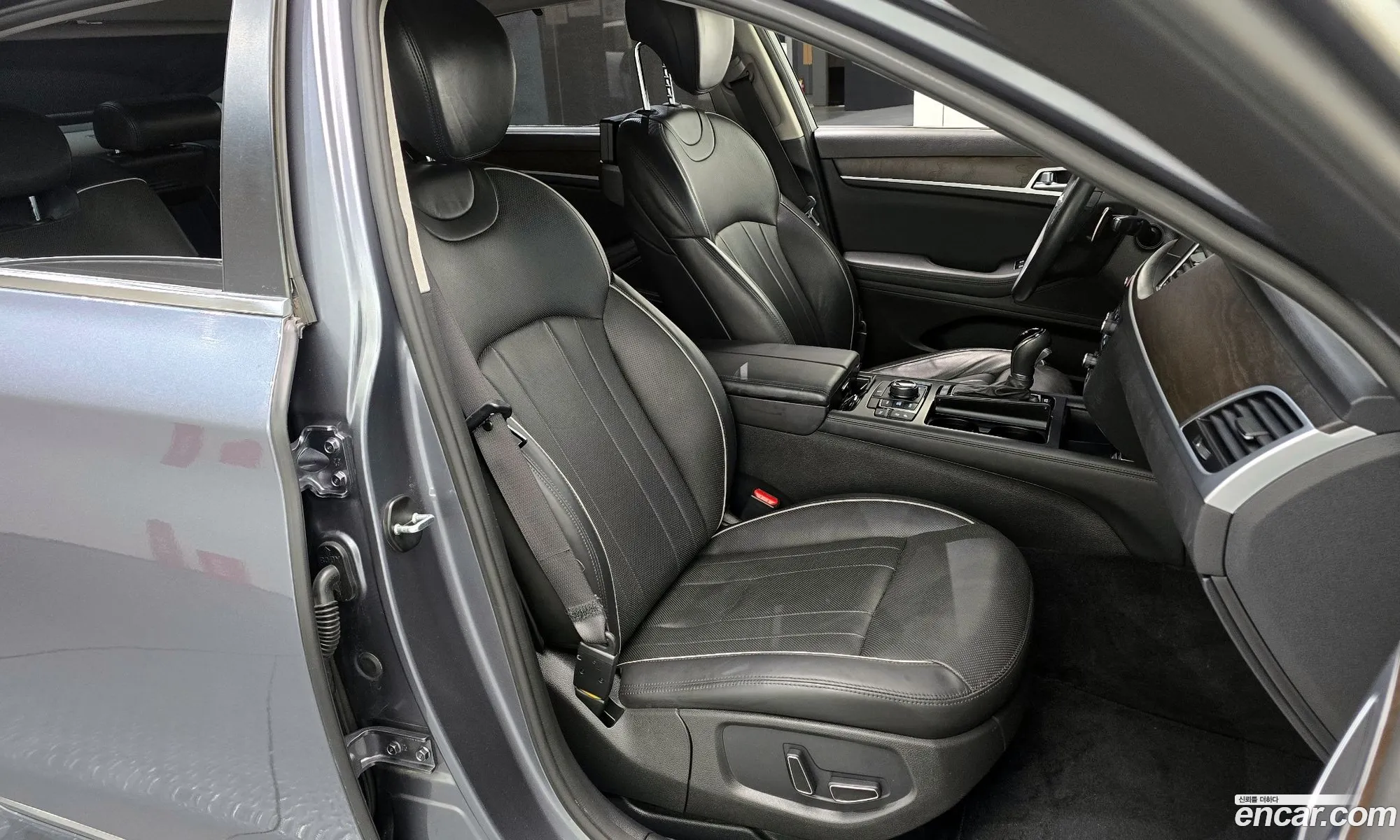 Hyundai Genesis DH 2015 — 26