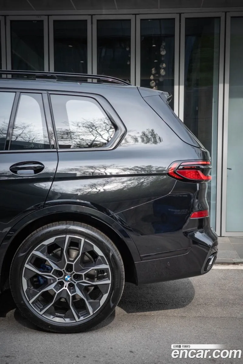 BMW X7 2025 — 7