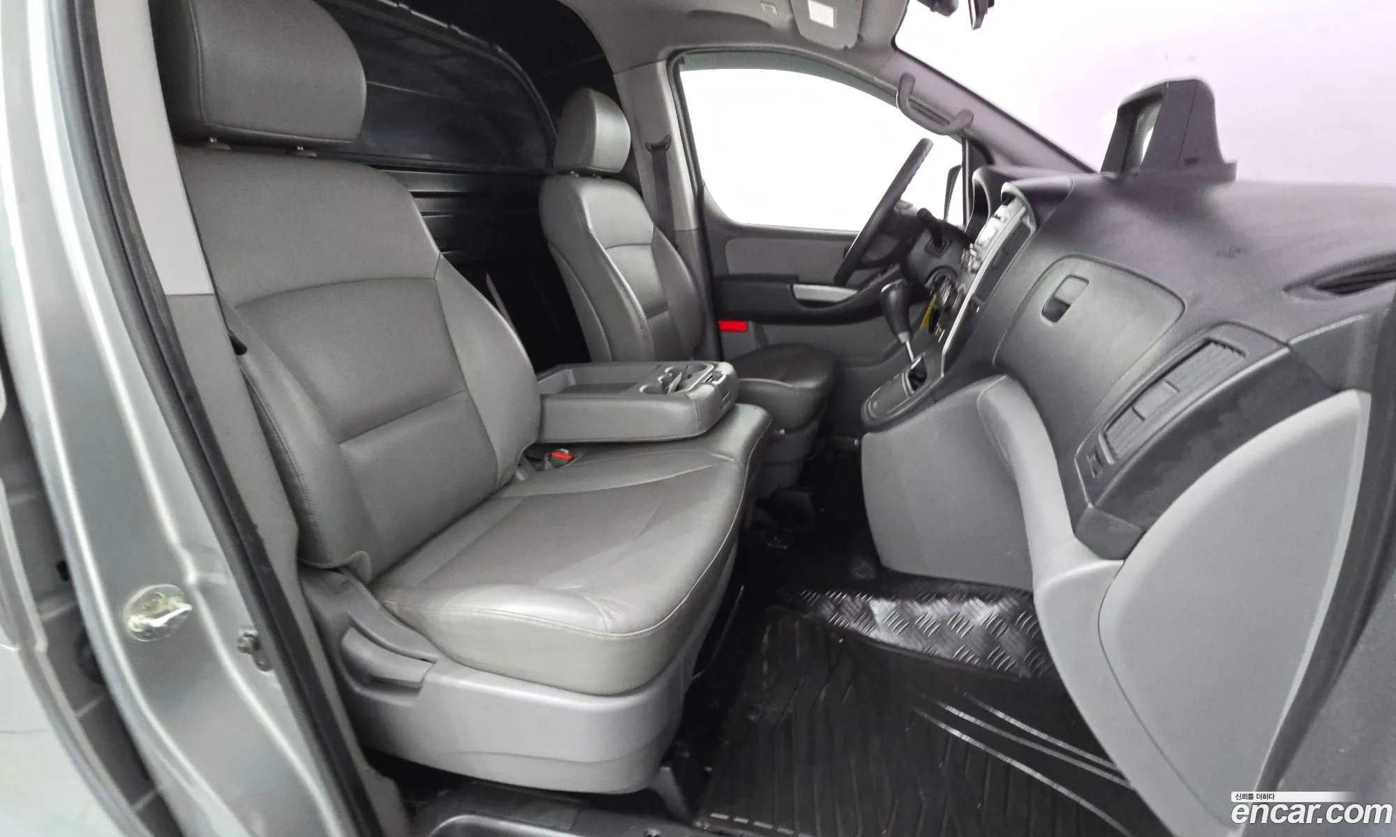 Hyundai Grand Starex 2014 — 19