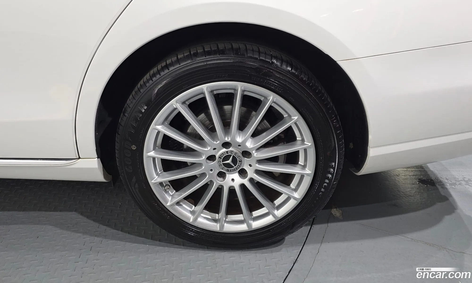 Mercedes-Benz E-Class W213 2021 — 19