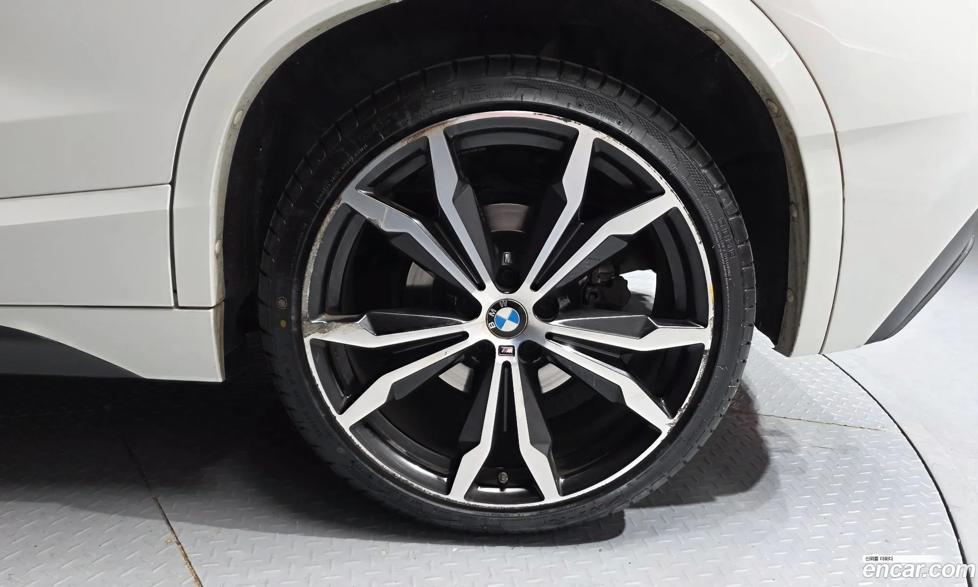 BMW X2 2023 WBA11DF09P5W33705 — 6