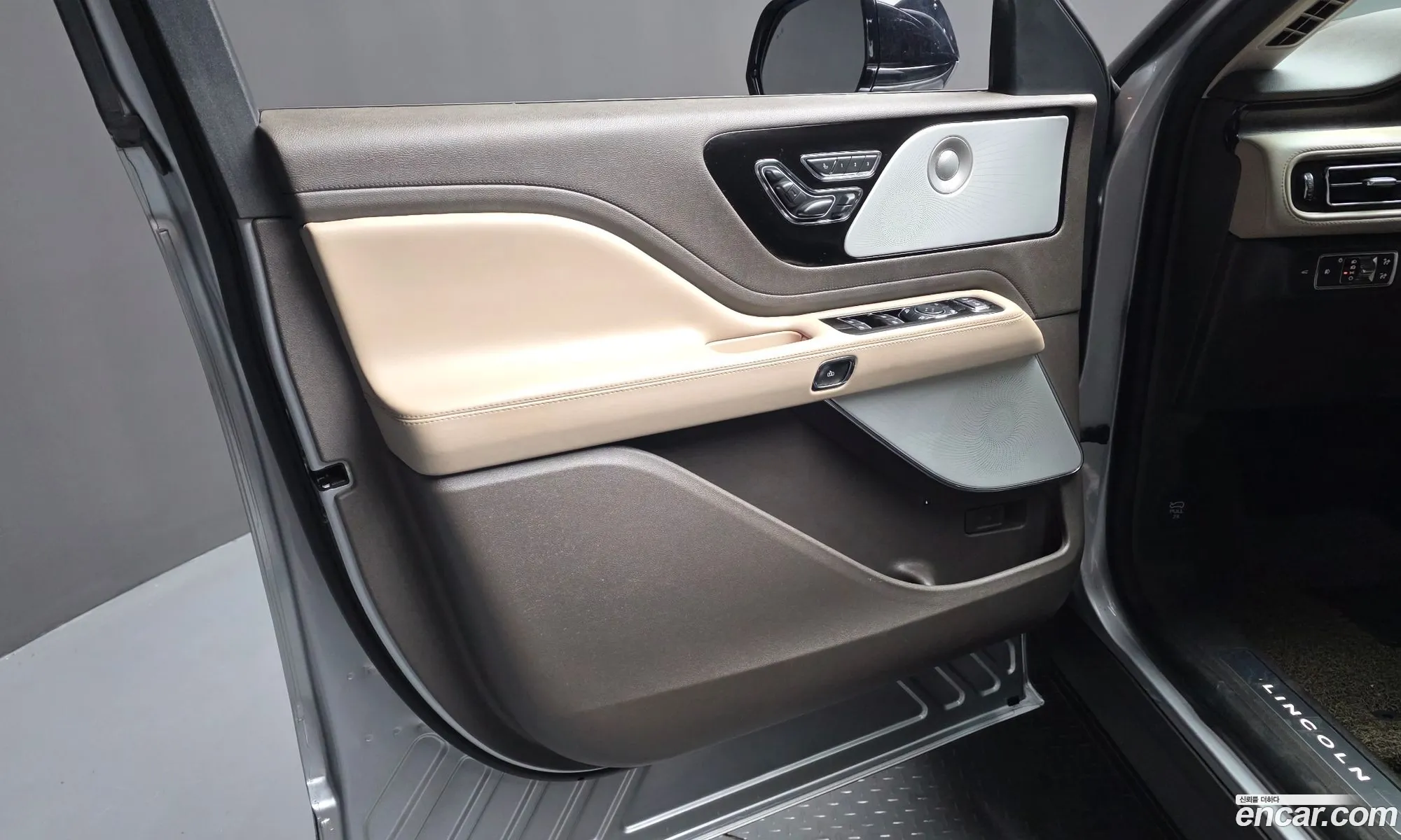 Lincoln Aviator 2021 — 28