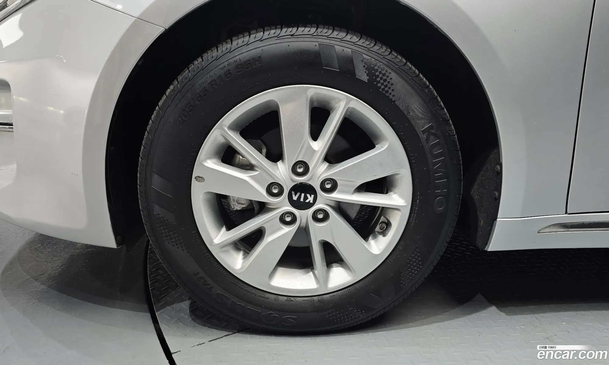 Kia K5 2017 — 18