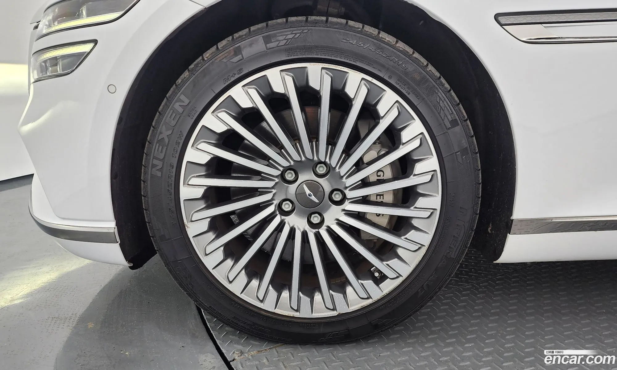 Genesis Electrified G80 2022 — 11
