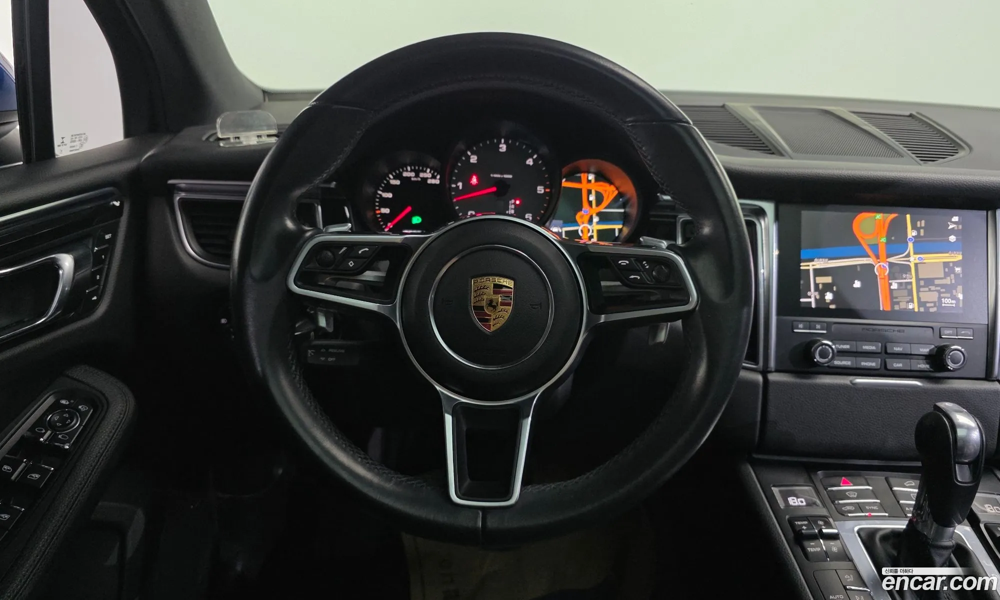 Porsche Macan 2016 WP1AD2950HLB70029 — 16