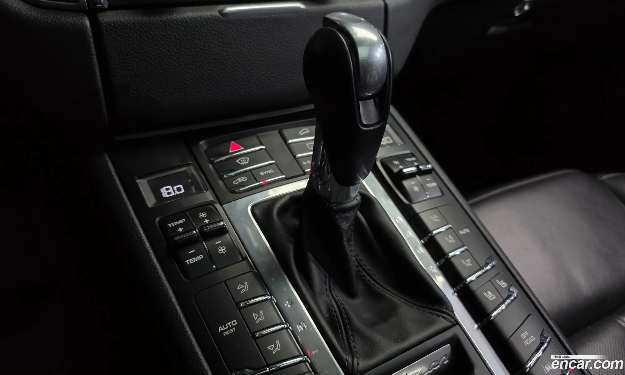 Porsche Macan 2016 WP1AD2950HLB70029 — 17