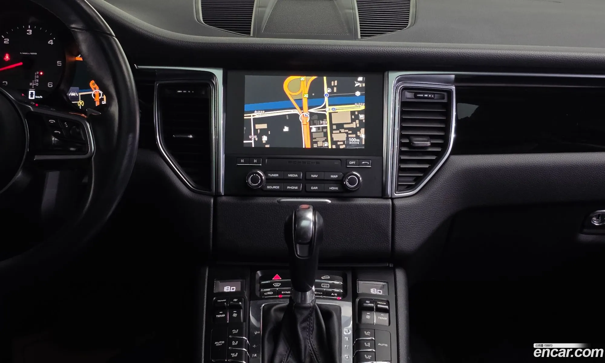 Porsche Macan 2016 WP1AD2950HLB70029 — 12
