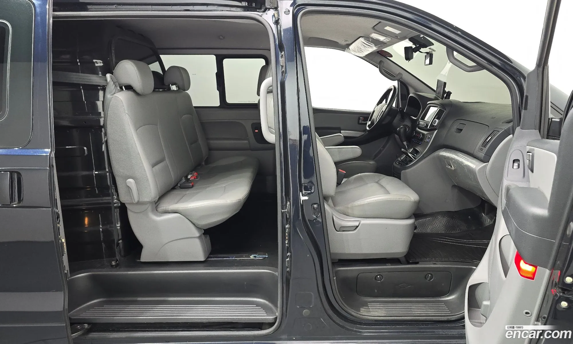 Hyundai Grand Starex 2021 — 16