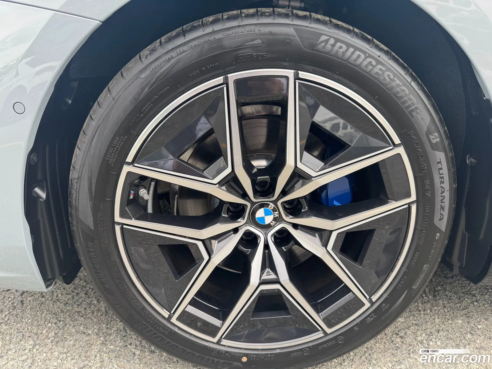 BMW 5 Series 2025 — 17