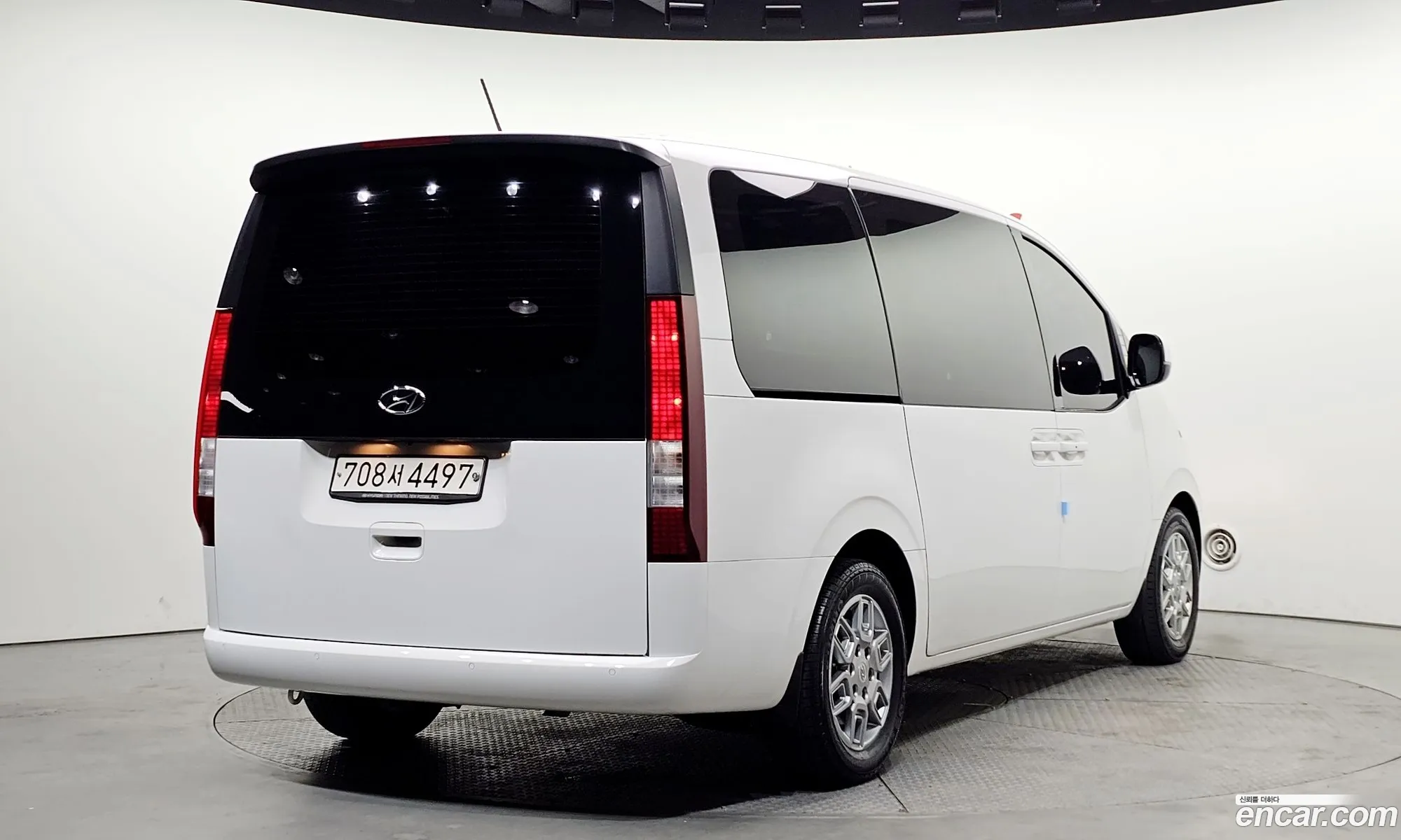 Hyundai Staria 2022 — 18