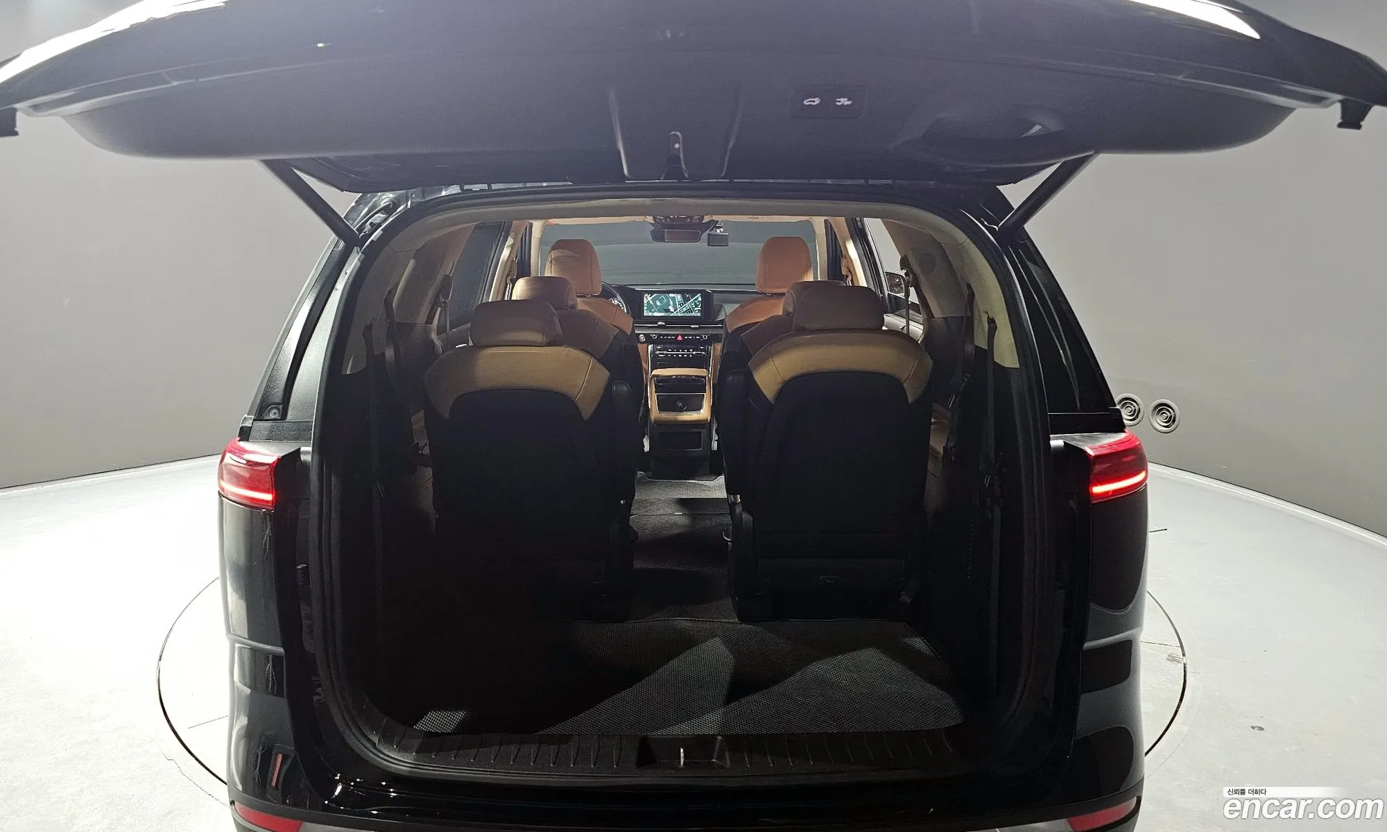 Kia Carnival 2023 — 10