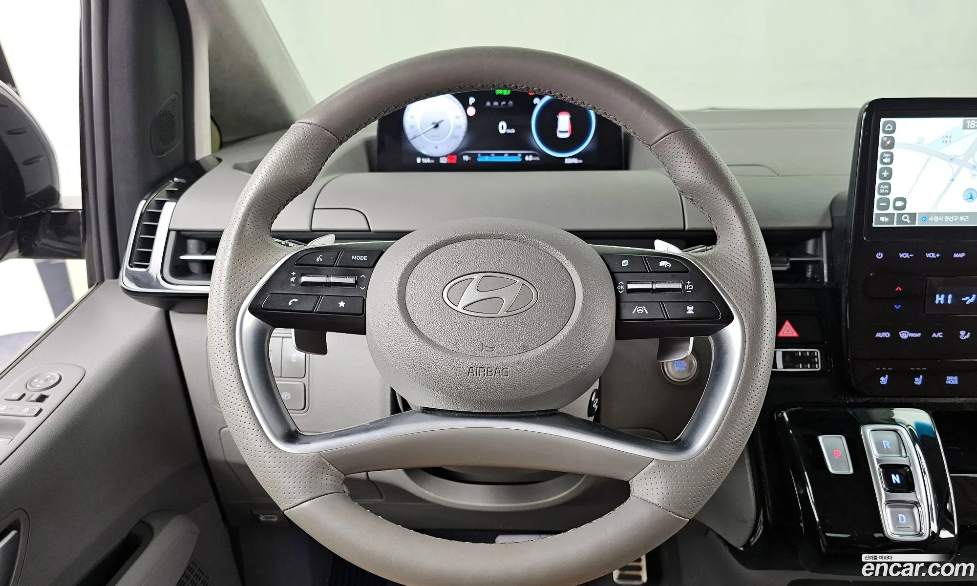 Hyundai Staria 2024 — 24