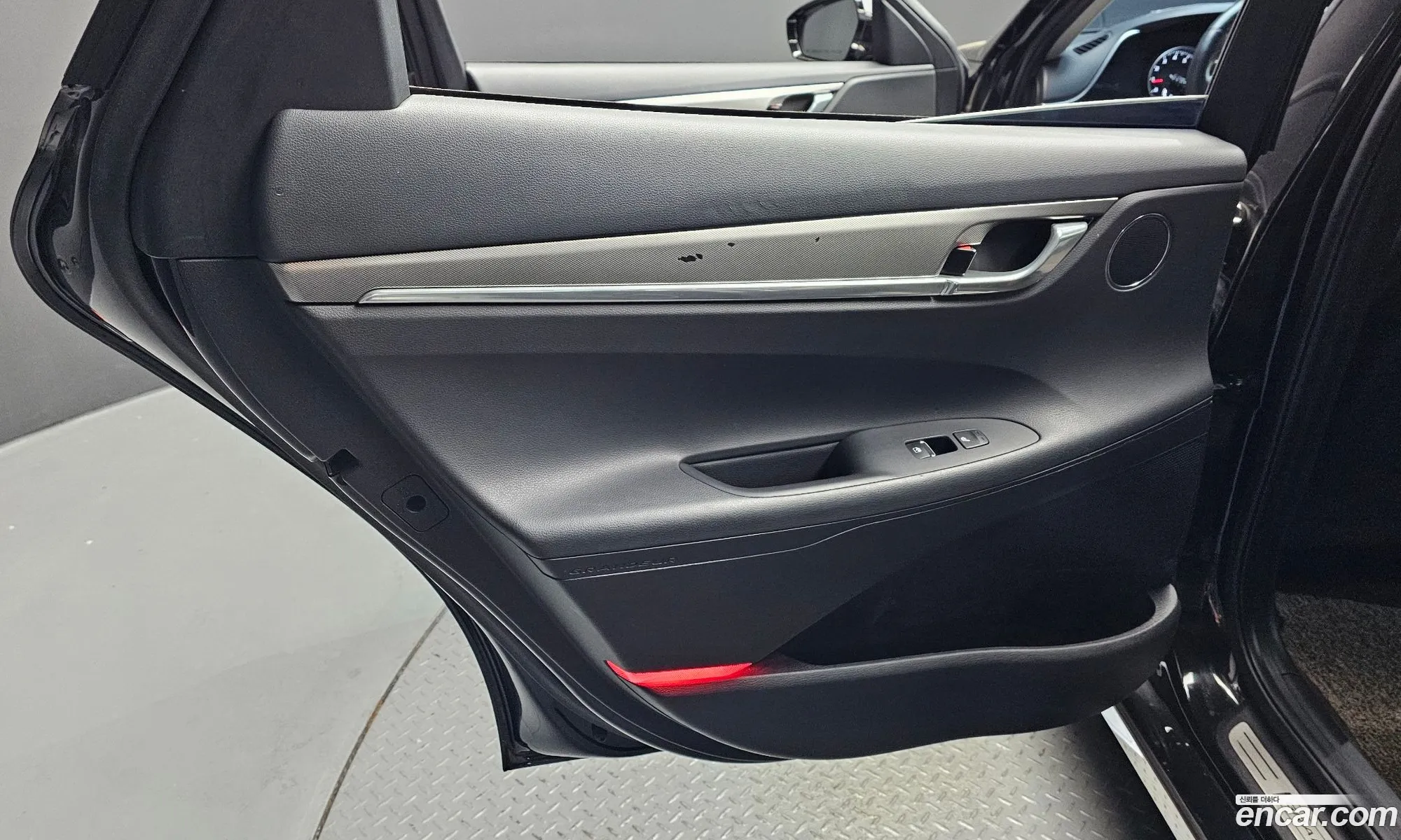 Hyundai Grandeur IG 2020 — 29