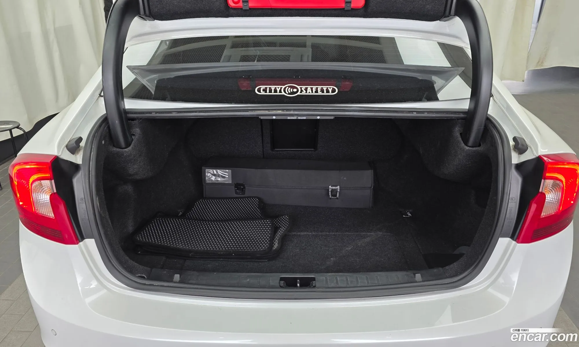 Volvo S60 2015 YV1FSA8BDG2398556 — 12