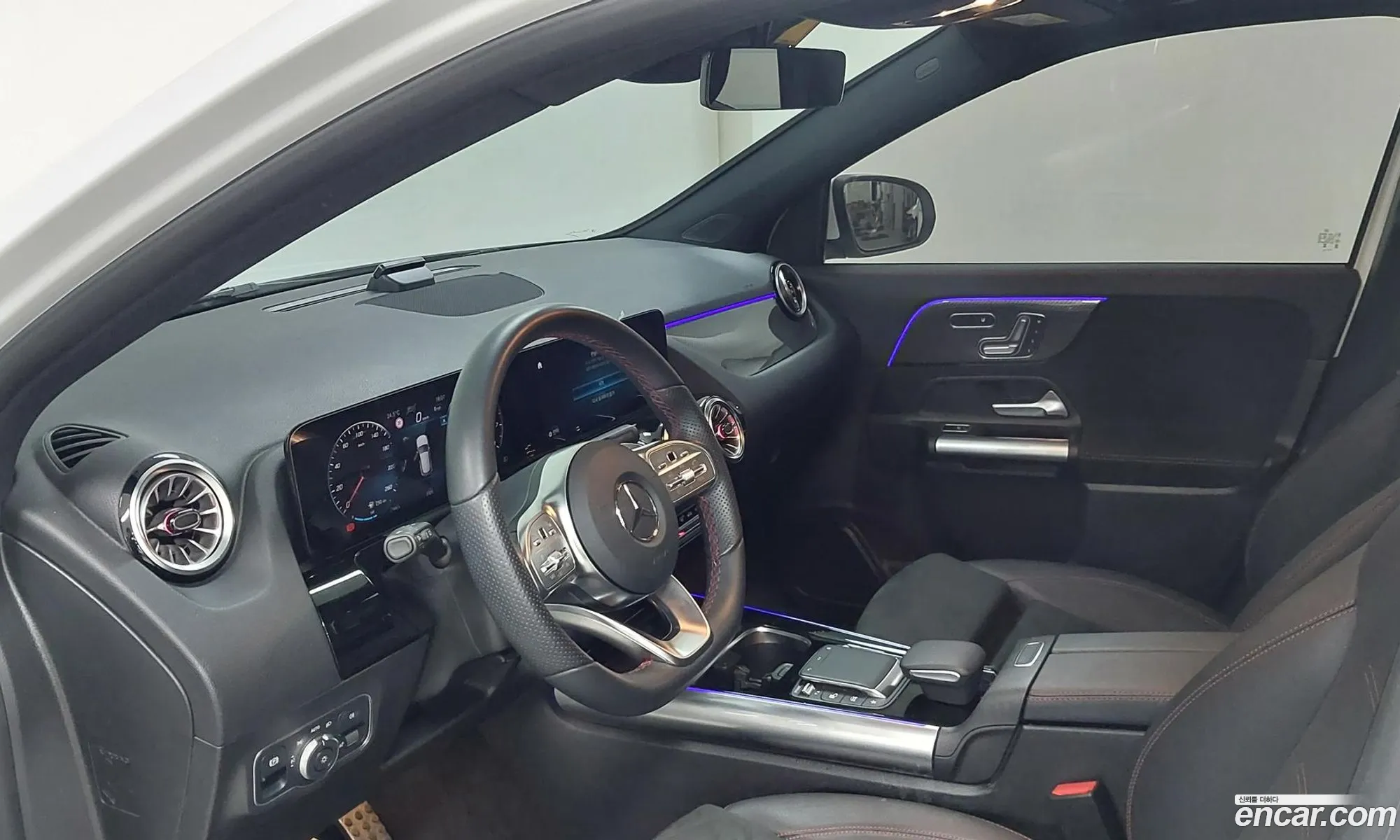 Mercedes-Benz GLA-Class H247 2023 — 13