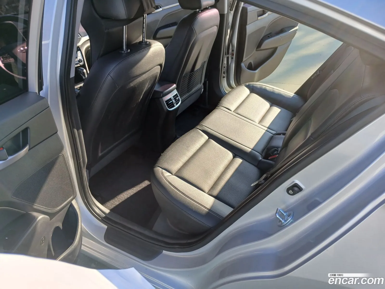 Hyundai Elantra AD 2016 — 12