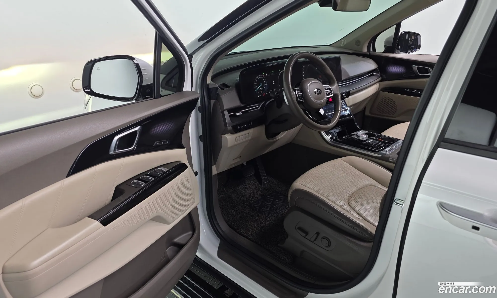 Kia Carnival 2021 — 32