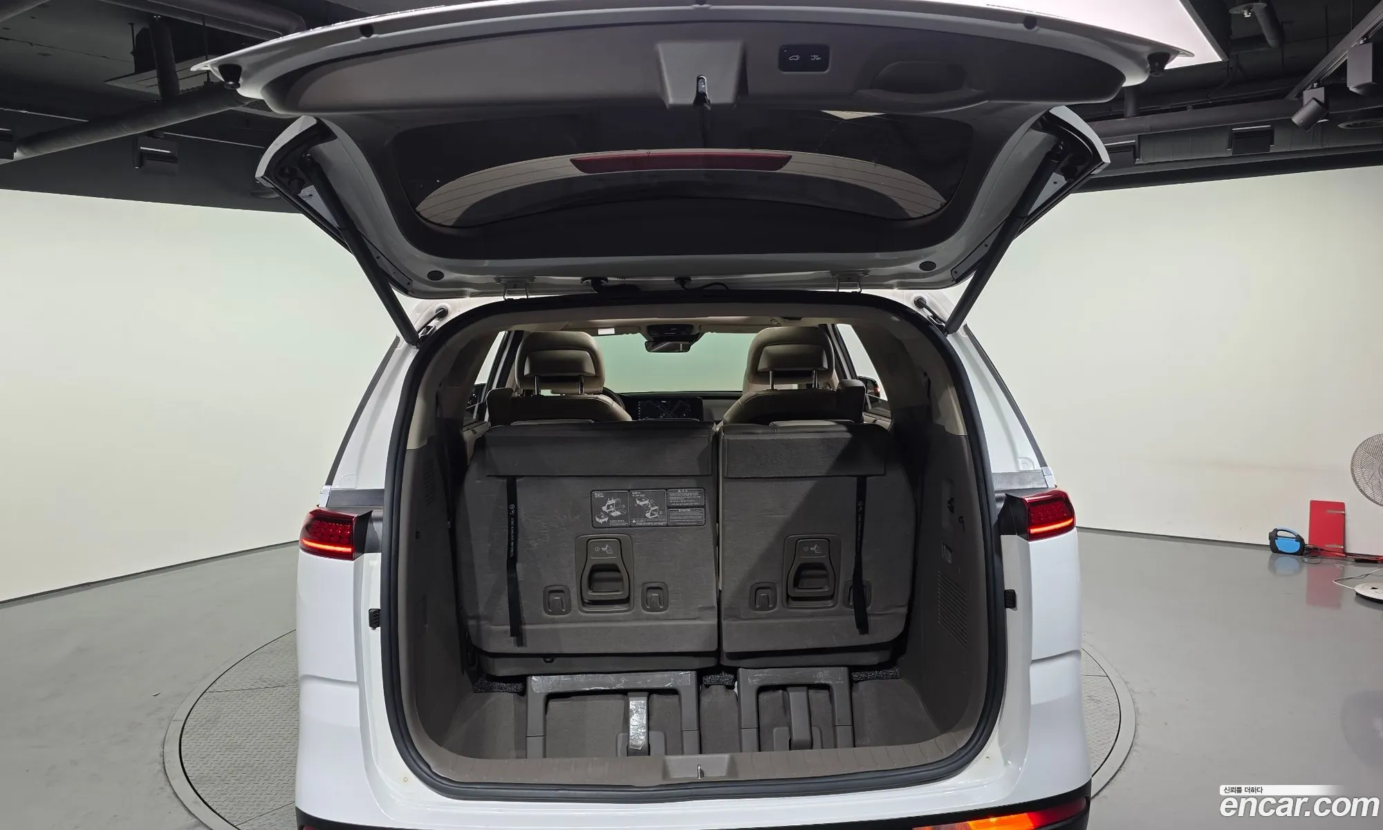 Kia Carnival 2021 — 7