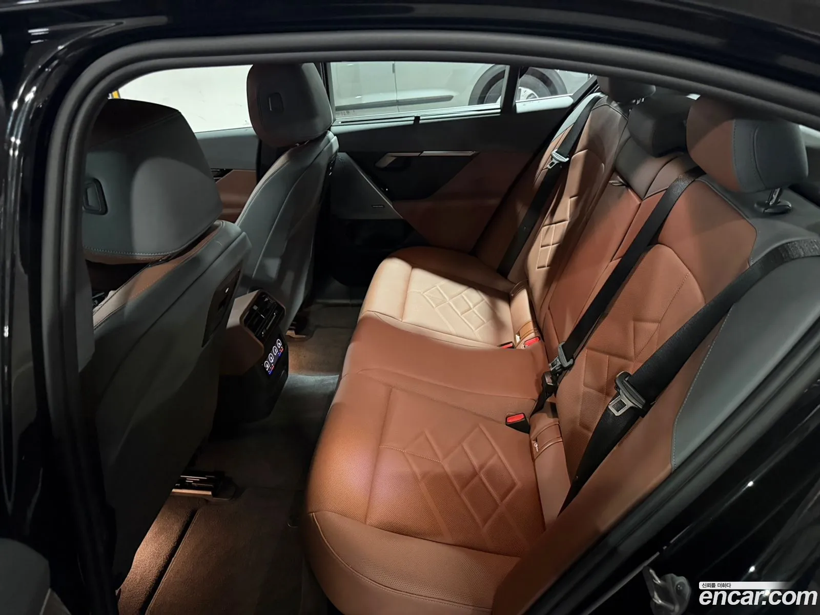 BMW 5 Series 2025 — 8