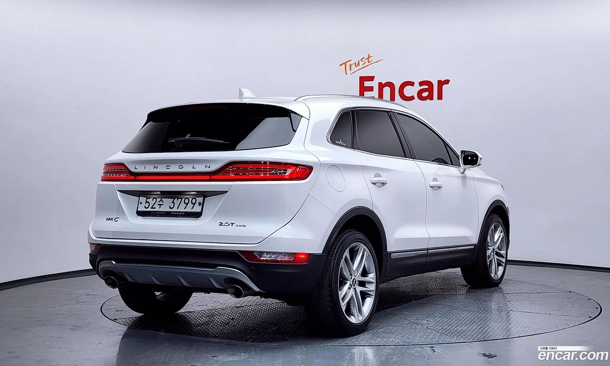 Lincoln MKC 2018 5LMCJ3D91JUL28454 — 13