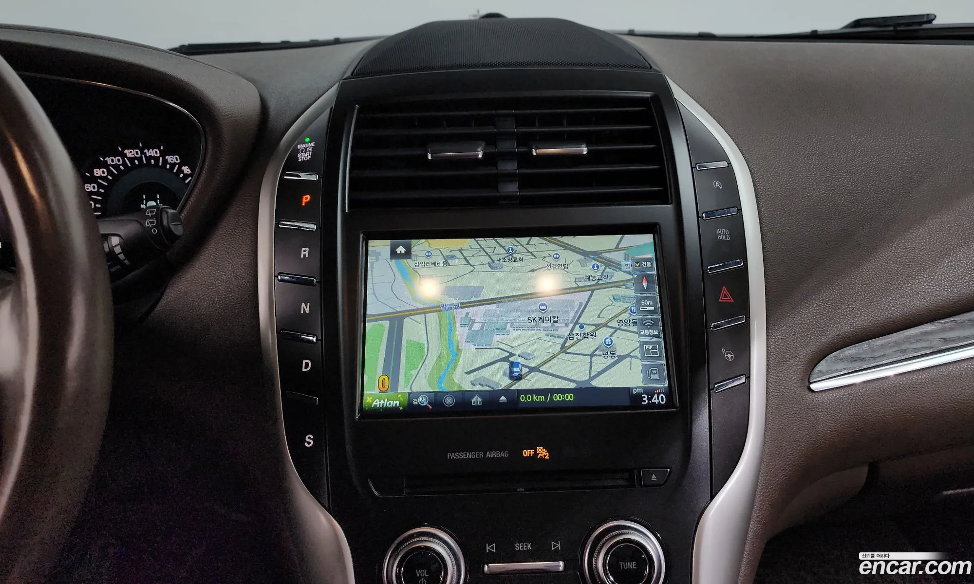 Lincoln MKC 2018 5LMCJ3D91JUL28454 — 14