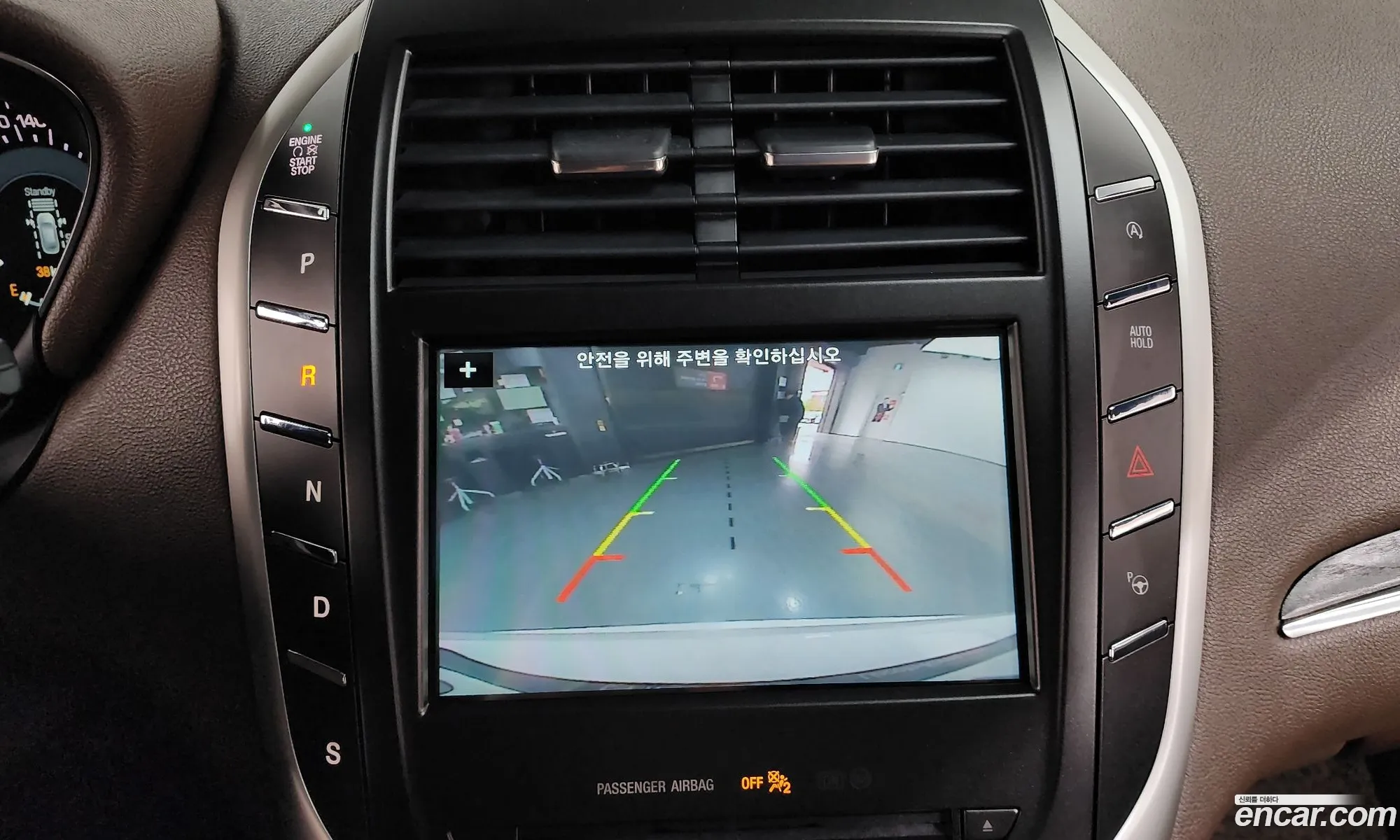 Lincoln MKC 2018 5LMCJ3D91JUL28454 — 4