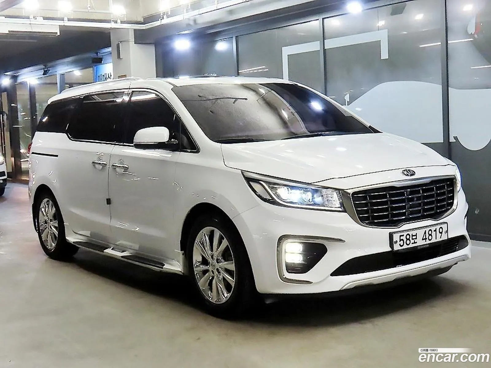 Kia Carnival 2019 — 17