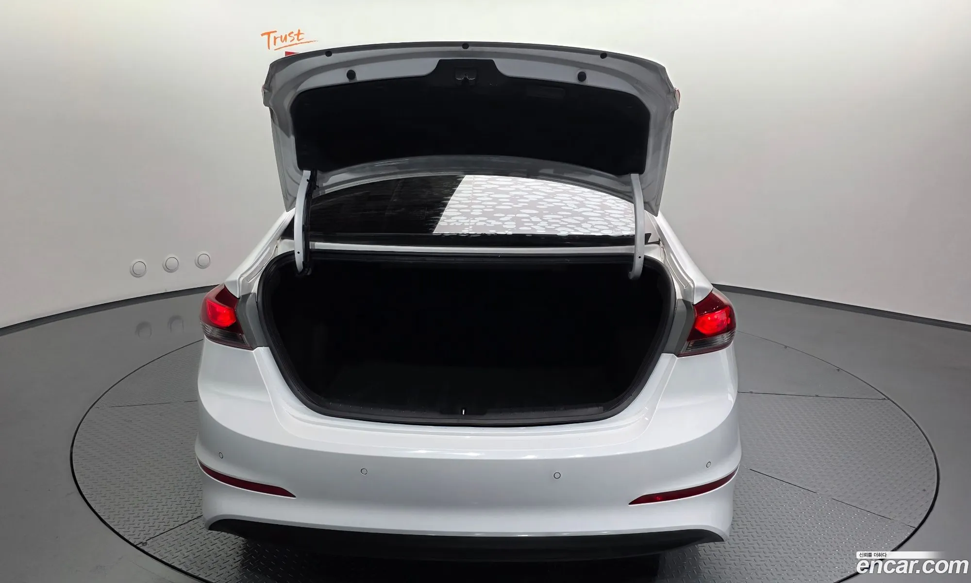 Hyundai Elantra AD 2015 — 17