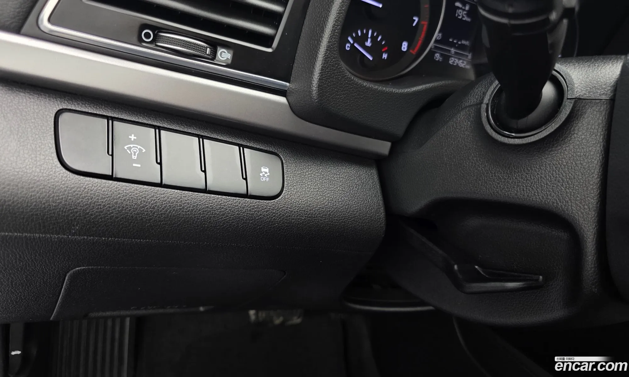 Hyundai Elantra AD 2015 — 21