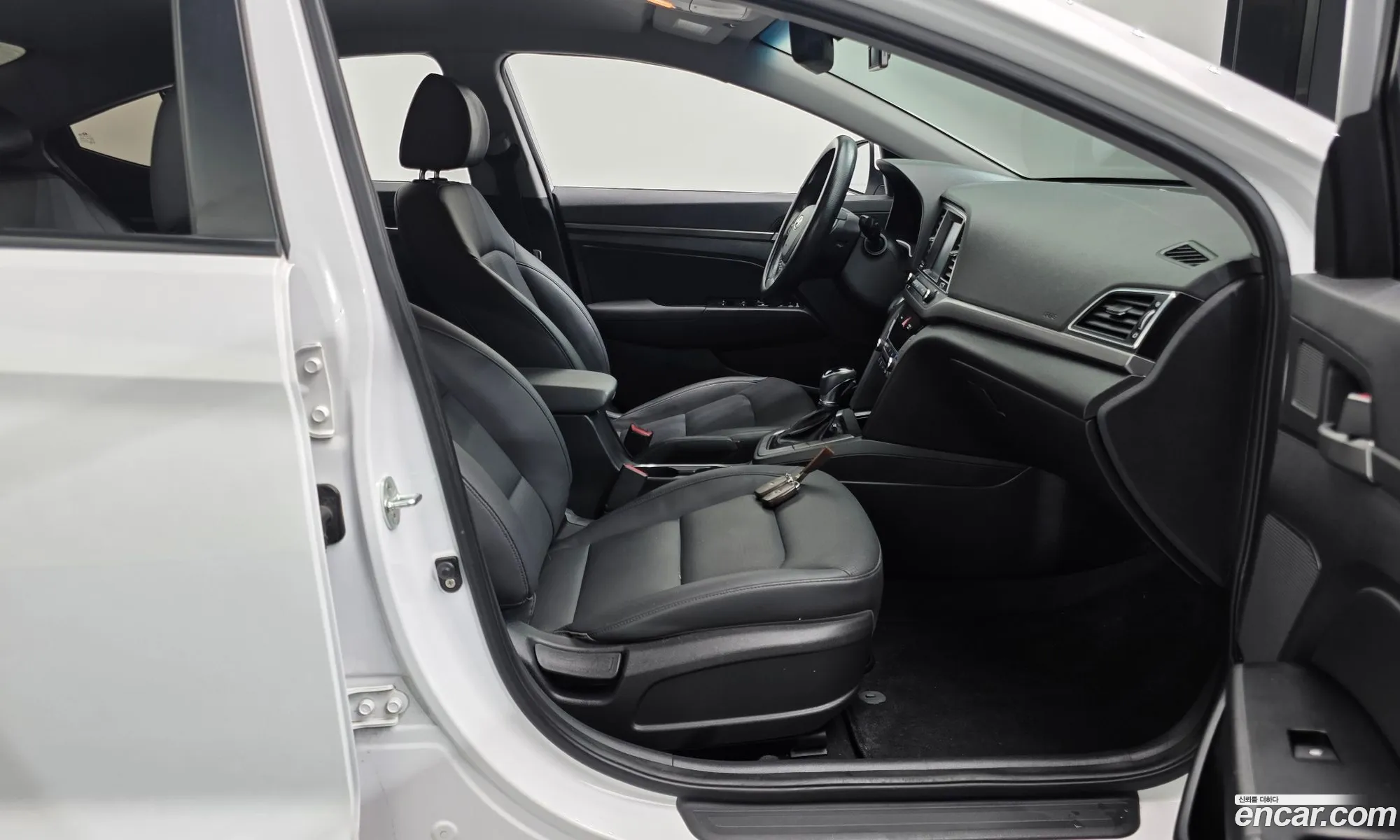 Hyundai Elantra AD 2015 — 15
