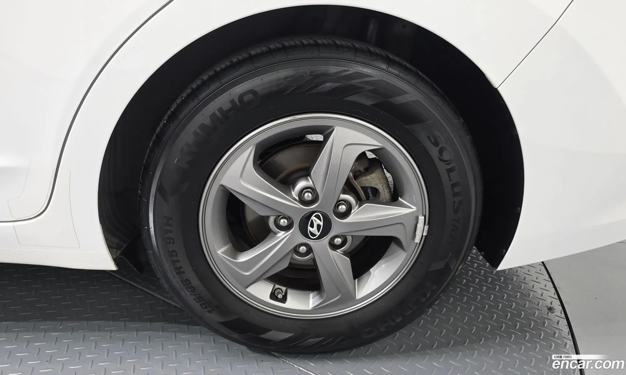 Hyundai Elantra AD 2015 — 27