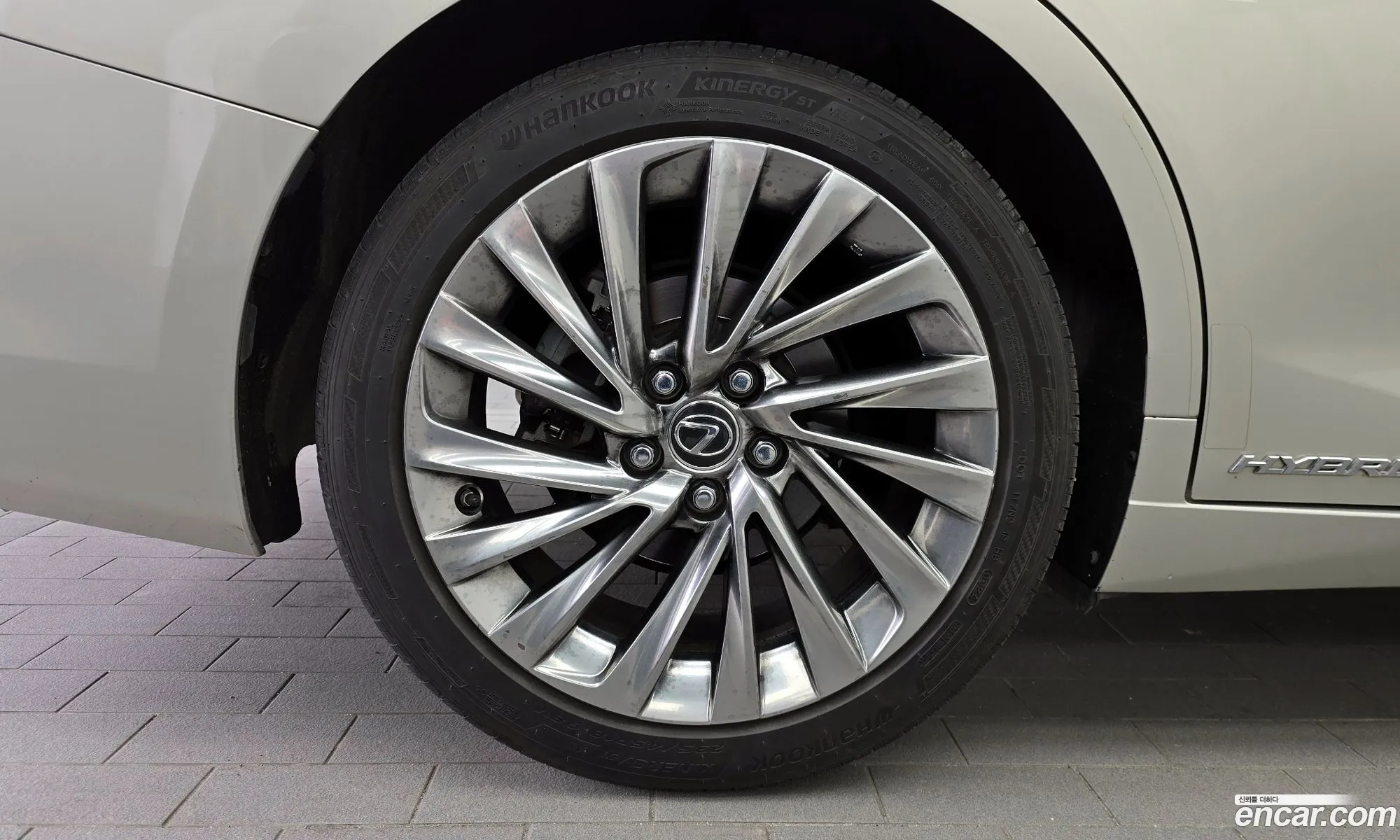 Lexus ES300h 7th Gen 2019 — 9