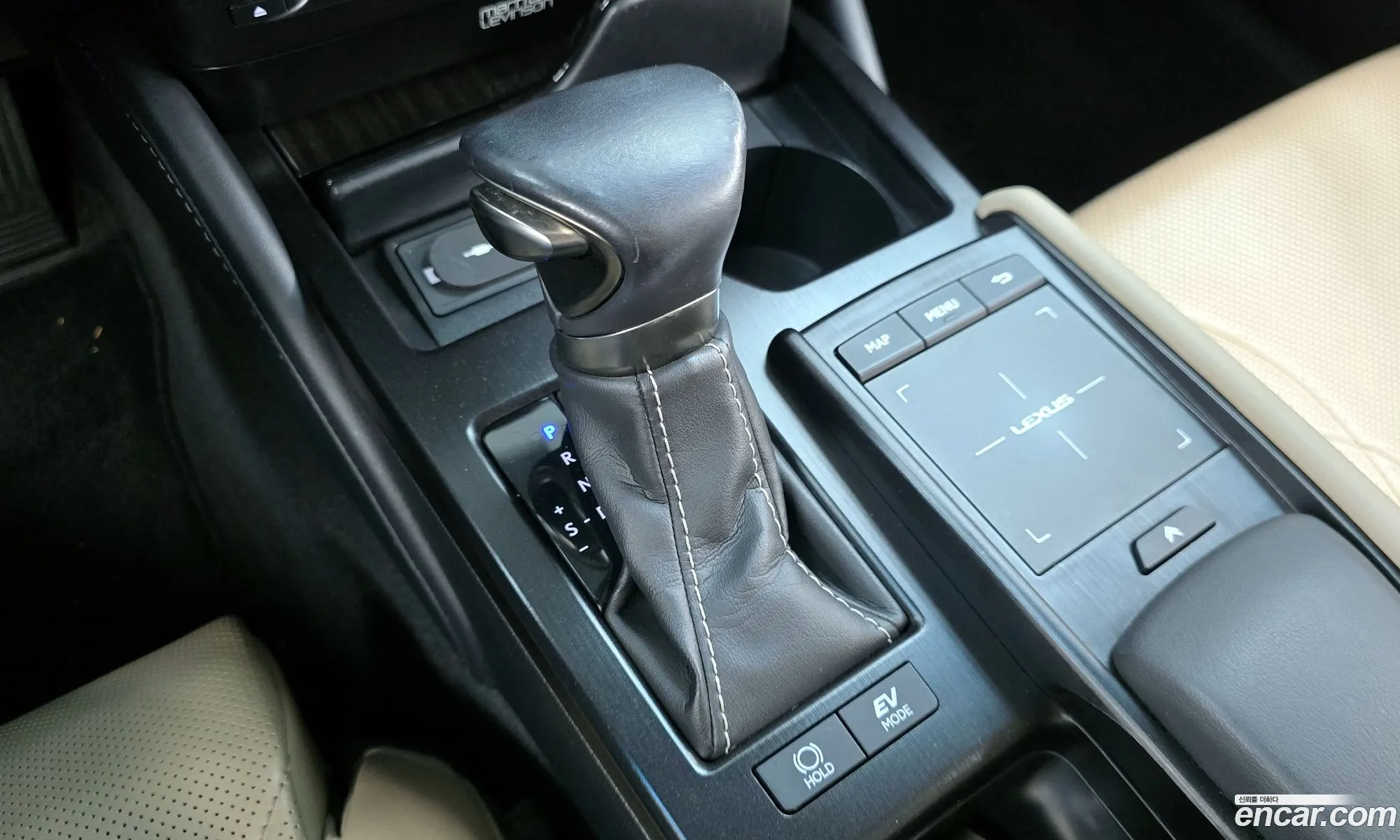 Lexus ES300h 7th Gen 2019 — 11