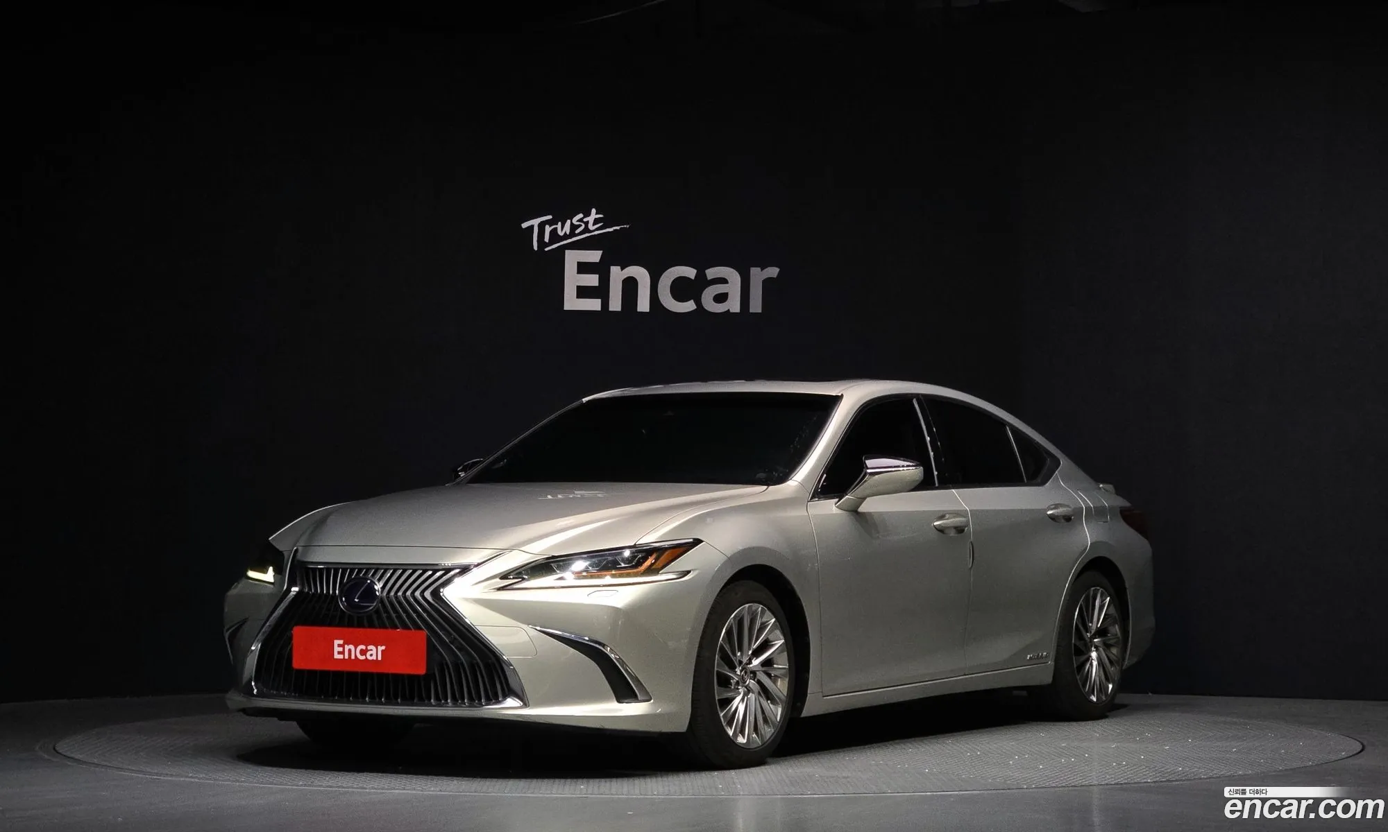 Lexus ES300h 7th Gen 2019 — 4