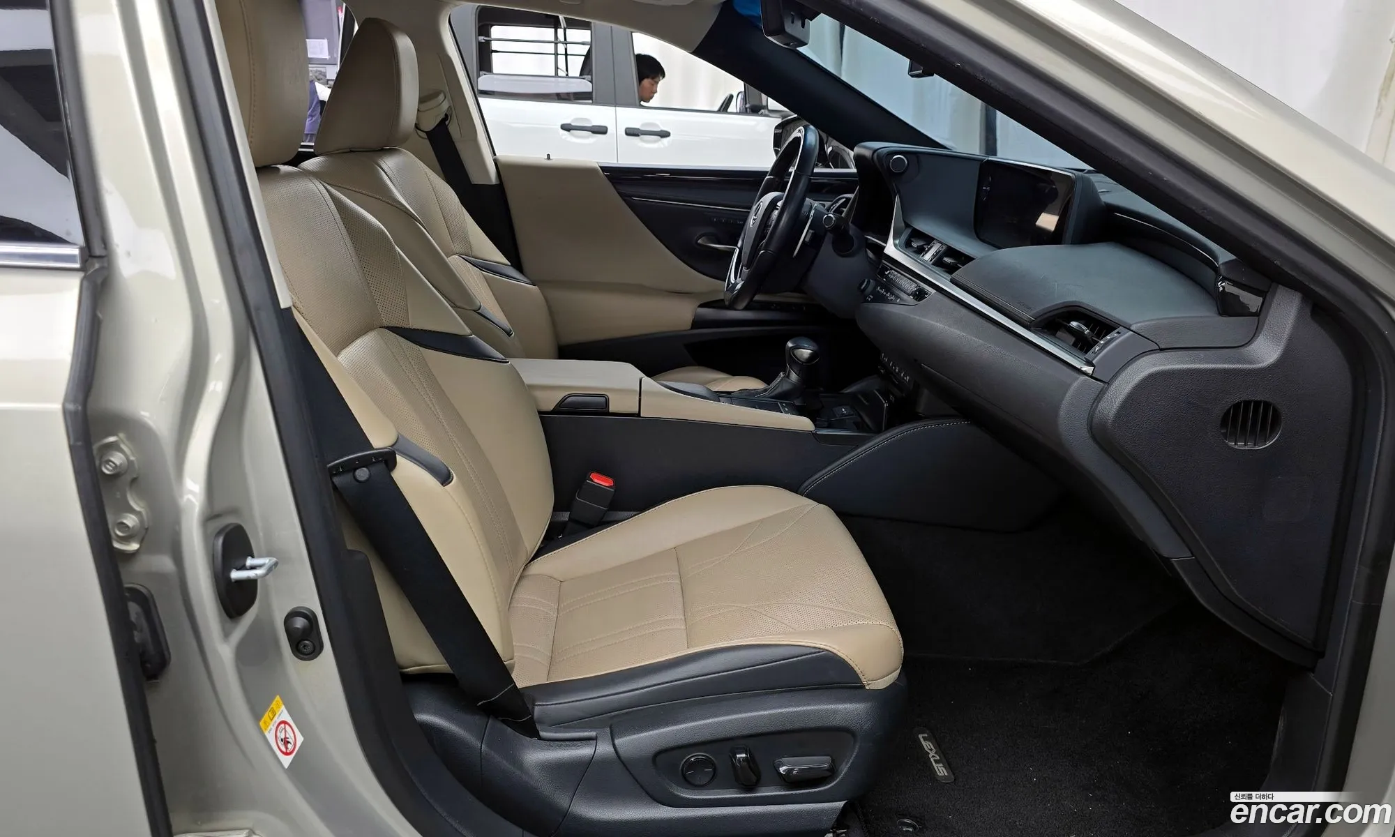 Lexus ES300h 7th Gen 2019 — 13