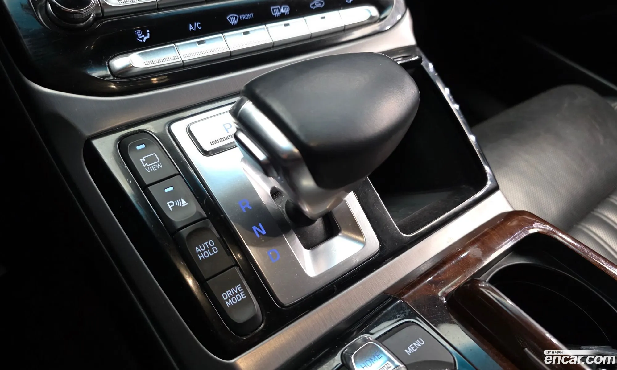 Genesis EQ900 2015 — 24