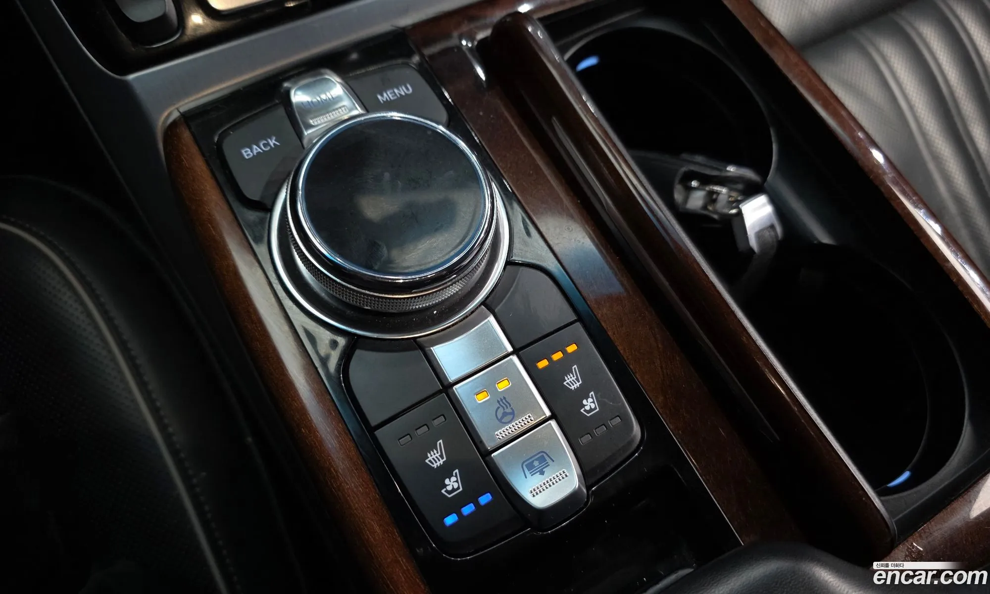 Genesis EQ900 2015 — 29