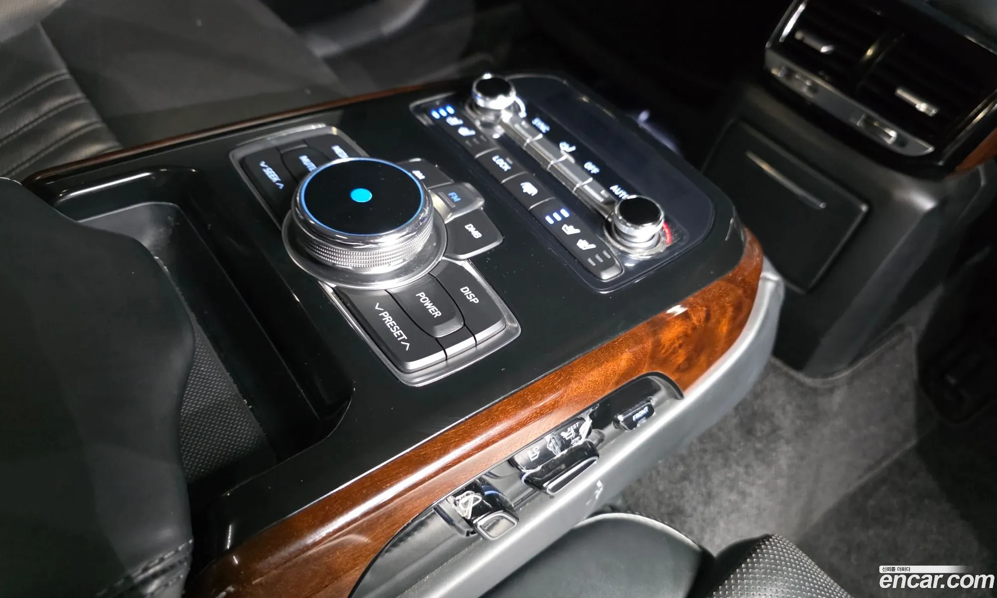 Genesis EQ900 2015 — 2