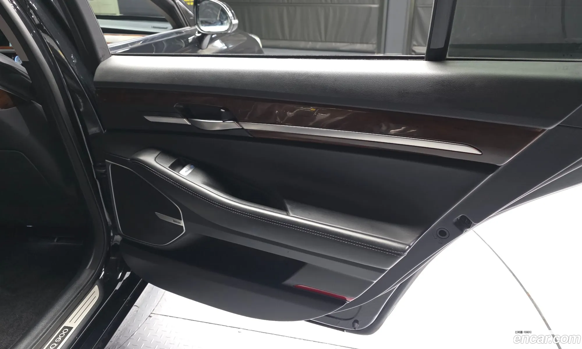 Genesis EQ900 2015 — 4