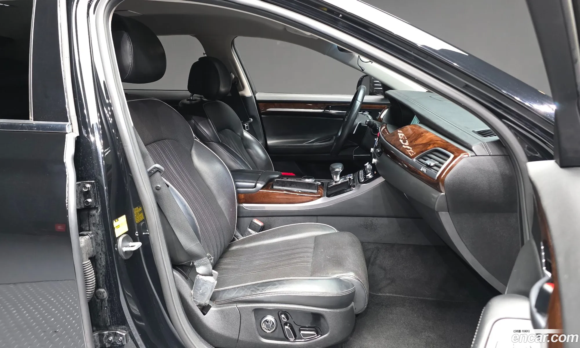 Genesis EQ900 2015 — 8