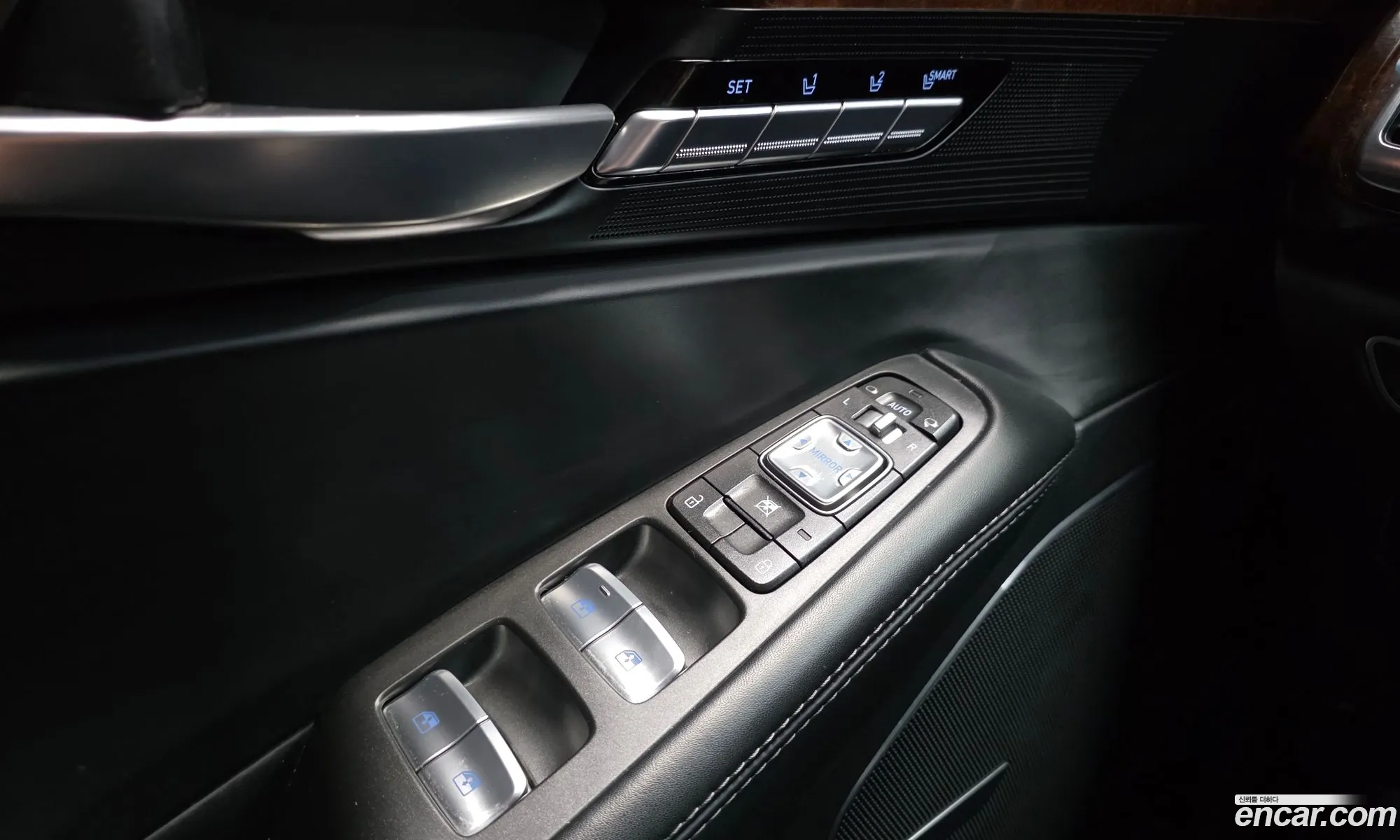 Genesis EQ900 2015 — 21