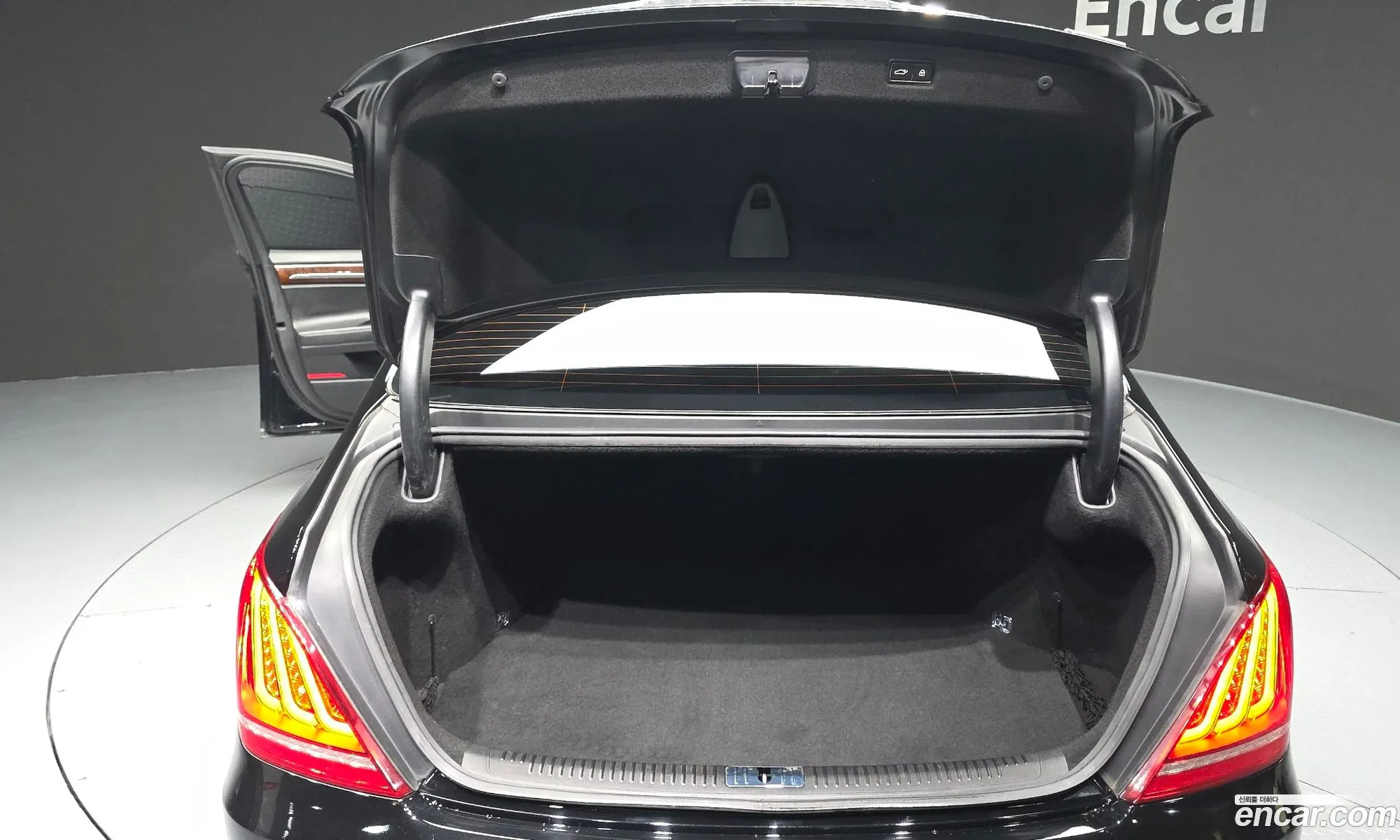 Genesis EQ900 2015 — 30