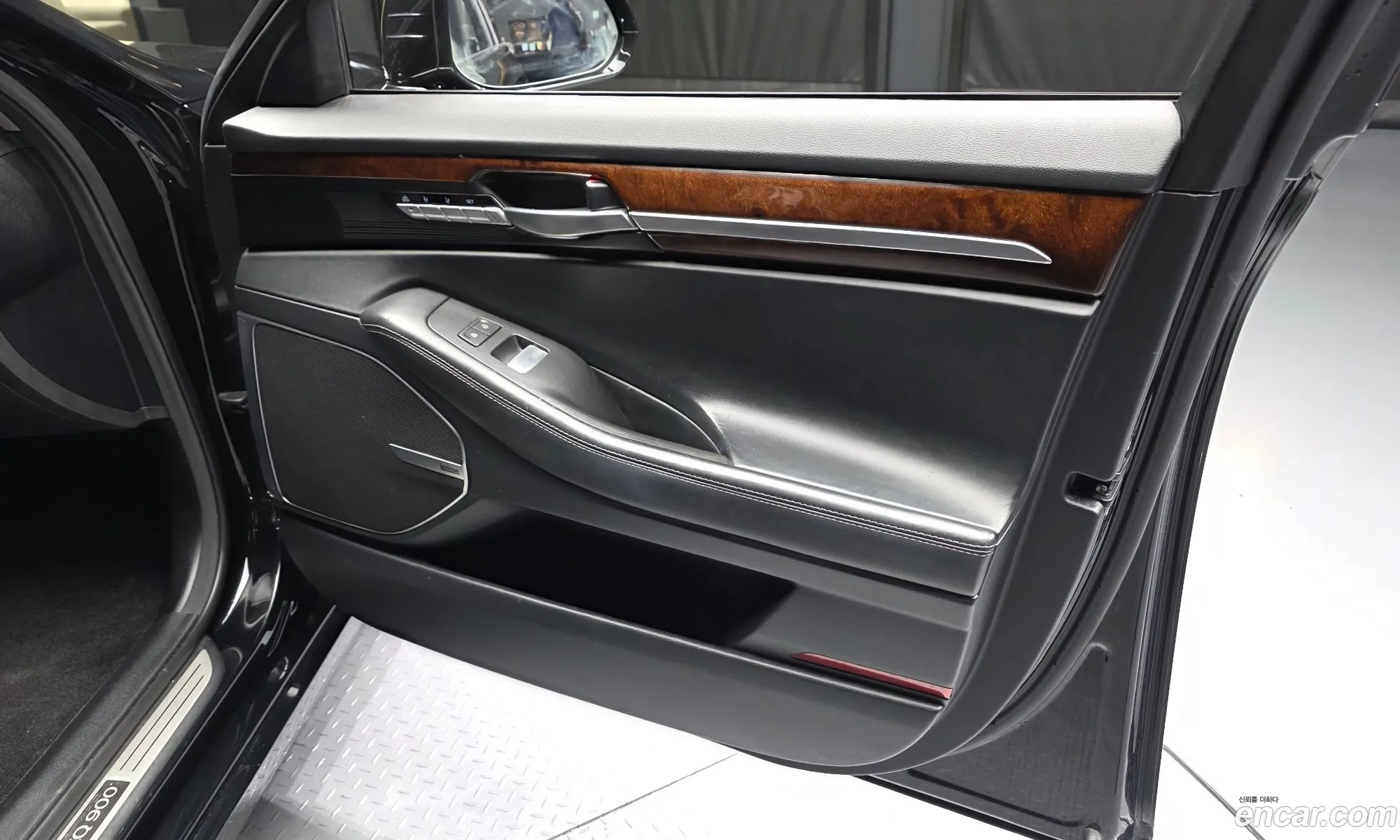 Genesis EQ900 2015 — 15