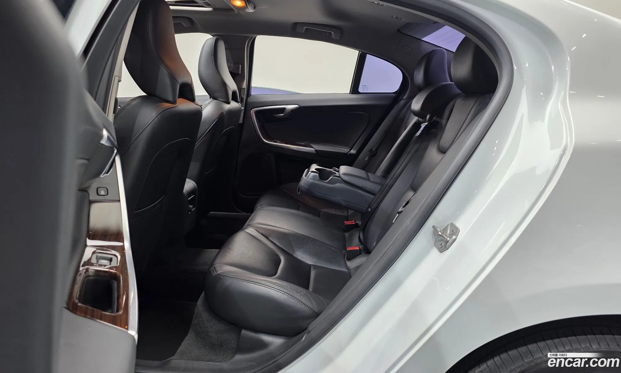 Volvo S60 2017 YV1FSA8BDH2435664 — 12