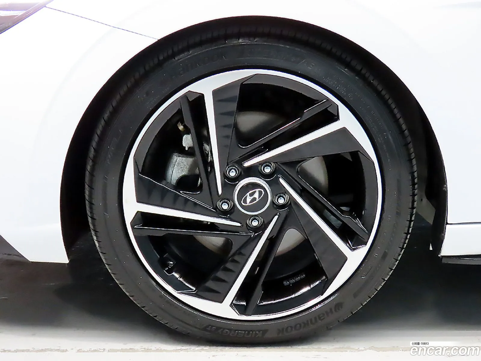 Hyundai Elantra 2021 — 2