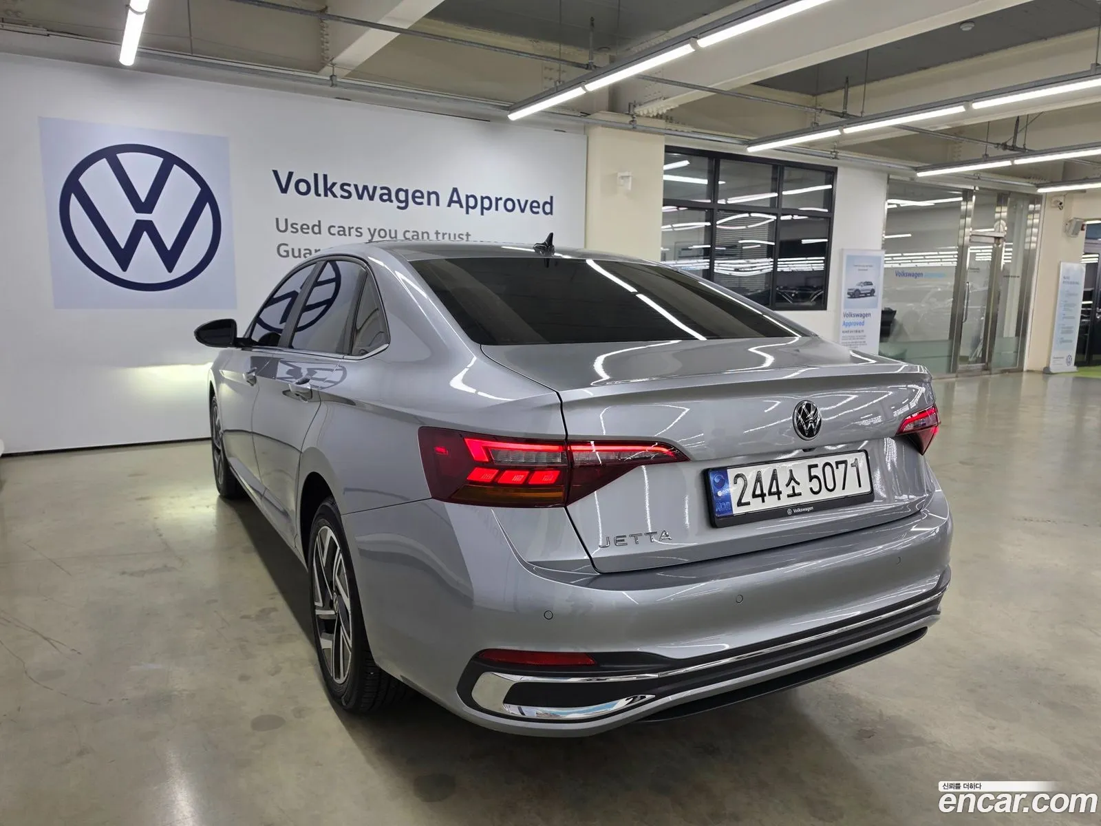 Volkswagen Jetta 7th Gen 2024 — 8