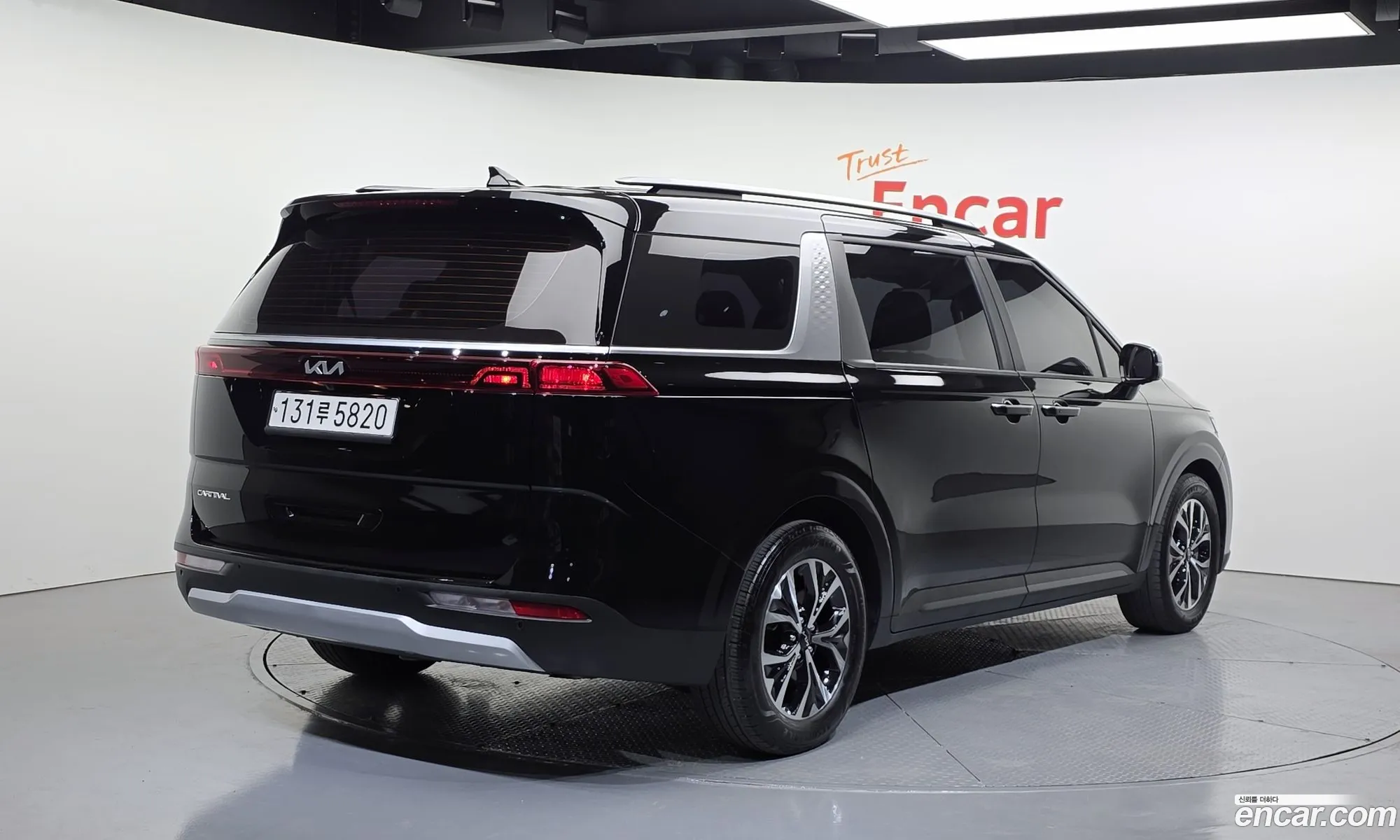 Kia Carnival 2023 — 17