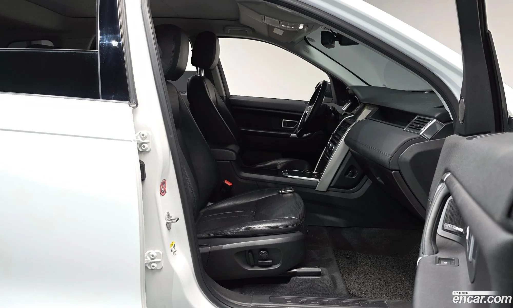 Land Rover Discovery Sport 2017 — 32